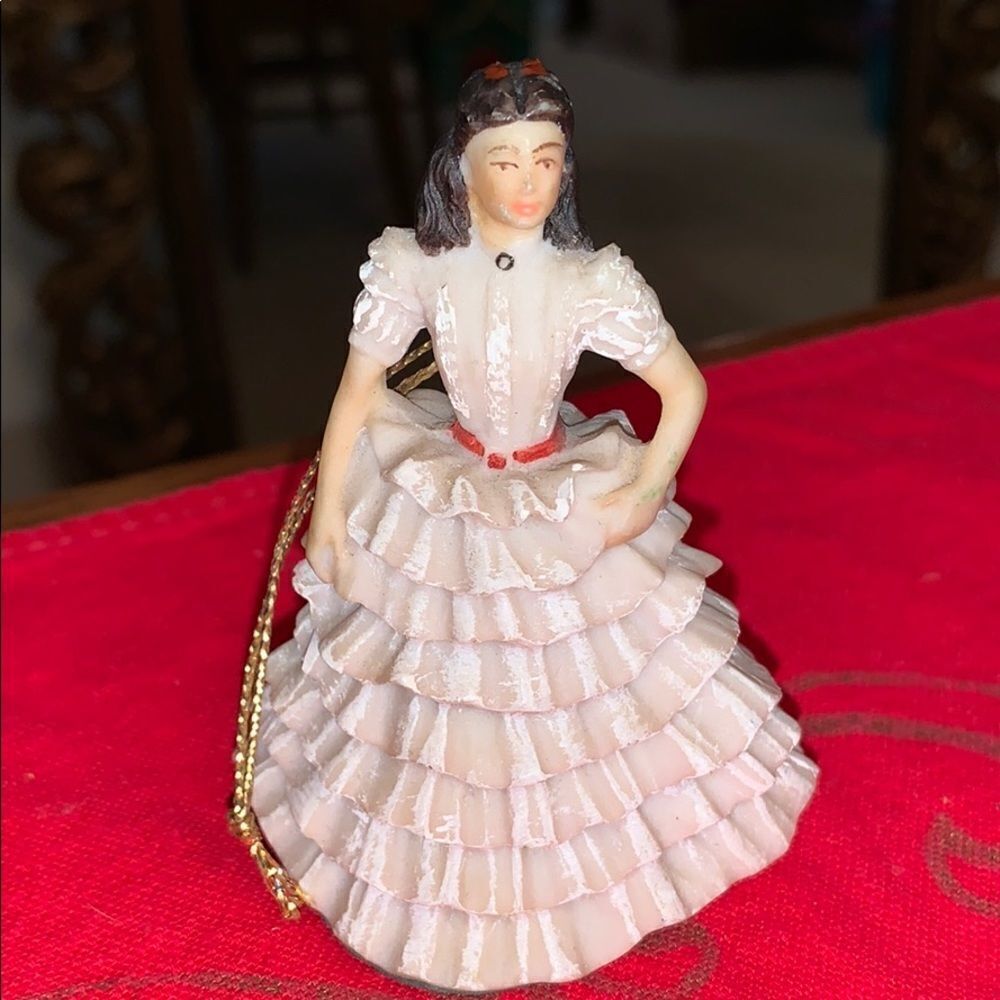 ‎Dave Grossman Creation Scarlett O’Hara ornament